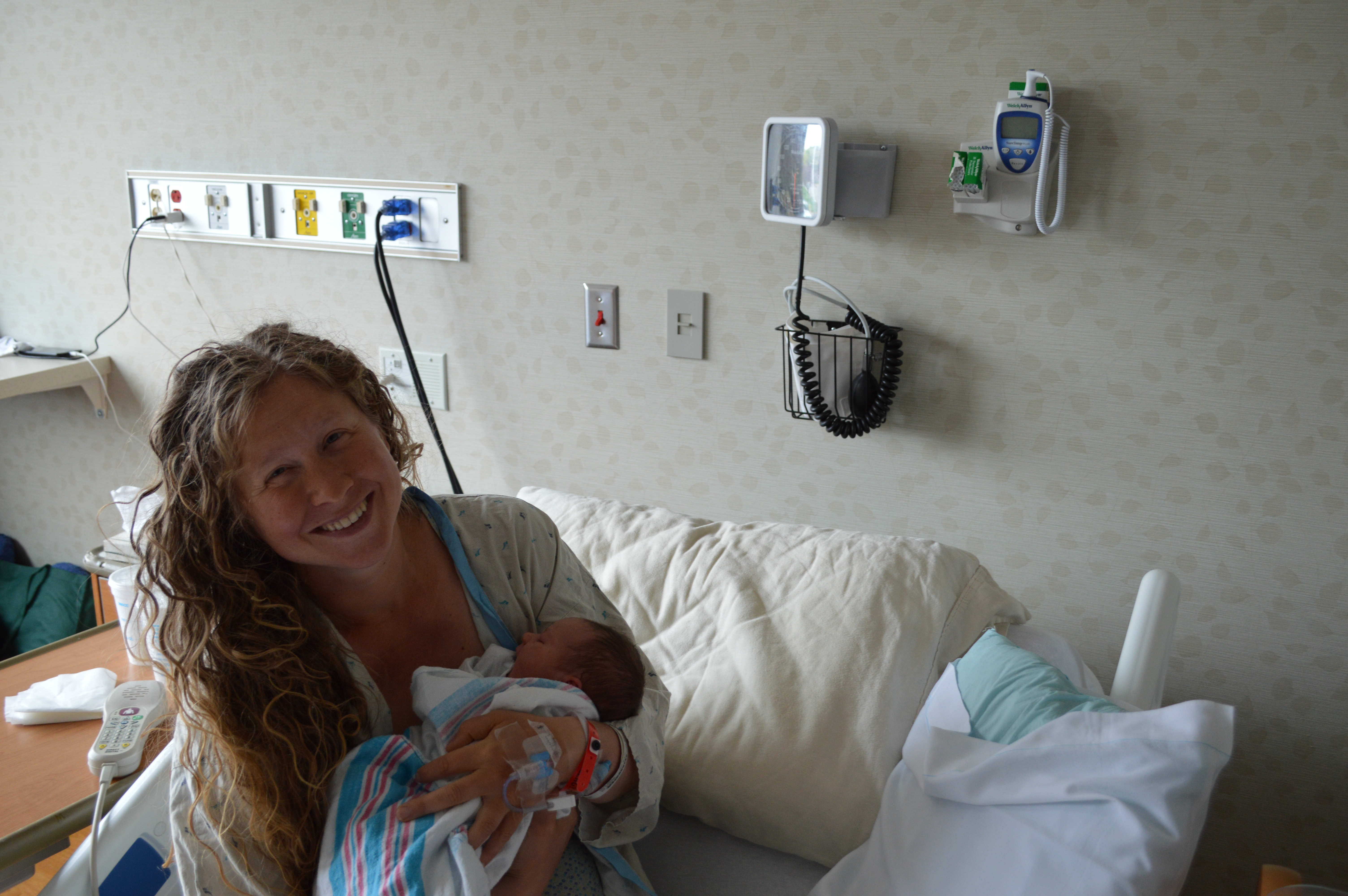 What I Packed in My Hospital Bag for a Natural Birth - Stories & Thyme